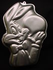 2105-8253 Wilton Bugs Bunny Cake Pan Metal Baking Mold Tin Cartoon 2105-8253 Wilton Bugs Bunny Cake Pan Metal Baking Mold Tin Cartoon