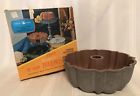 50330 Nordic Ware Bundt Cake Pan Heavy Cast Aluminum Teflon Tube