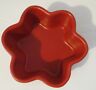 93-da22 Chantal Red Flower Shaped Casserole Baking Dish Qt