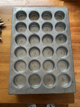 905285 Amco Bakeware 24 Count Muffin Tray