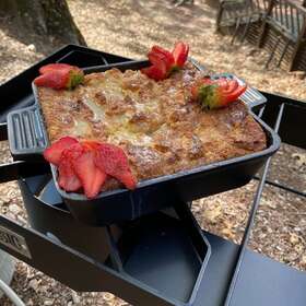 Bayou Classic 050904074720 8-in Cast Iron Square Cake Baking Pan Black 8 X
