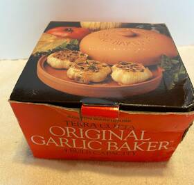 Boston Warehouse 026602021137 Vintage 1993 Trading Corp Terra Cotta Original Garlic Baker