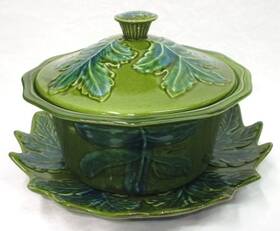 373-372 California Pottery Green And Blue Leaf Bowl Casserole Baking Dish Soup Toureen 373-372 California Pottery Green And Blue Leaf Bowl Casserole Baking Dish Soup Toureen