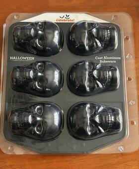 Celebrate 921880788977 New Halloween Skull Cast Aluminum Bakeware Pan Black Cinco De Mayo