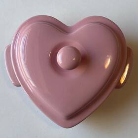 93-hcsh Chantal Pink Heart Shape 1/2 Quart Covered Casserole Baking Dish Brand New