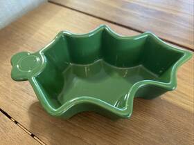 93-hy22 Chantal 93-hy13 Bakeware Holly Mistletoe 2004 Green Leaf #93-hy22 93-hy22 Chantal 93-hy13 Bakeware Holly Mistletoe 2004 Green Leaf #93-hy22