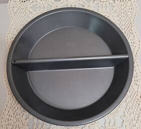Chicago Metallic 070687102274 Professional Nonstick Split Decision Pie Pan 9-inch Never Used