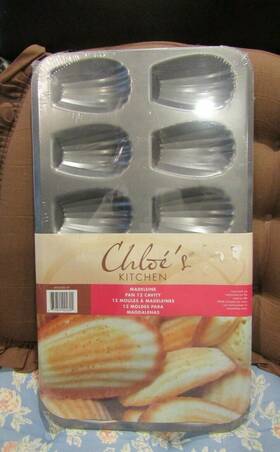 Chloes Kitchen 679899004804 Madeleine Pan 12-cup Seashell Mold Cookie