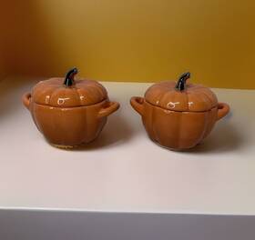 Crofton 099100316391 2 Quart Ceramic Pumpkin Shaped Casserole Dish Read
