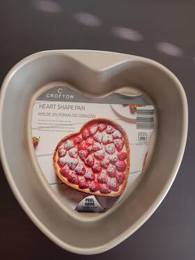 705842 Crofton Cake Pan Heart Shaped Nonstick Gold 8.5 Inch X 9 2.4 705842 Crofton Cake Pan Heart Shaped Nonstick Gold 8.5 Inch X 9 2.4
