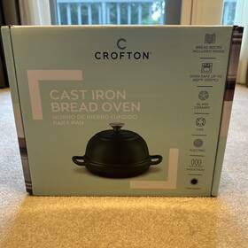 835220 Crofton Cast Iron Bread Oven 9 Inch Enameled Sealed Induction Green New