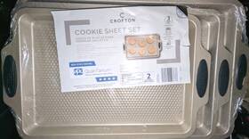 851756 Crofton New Nwt Cookie Sheet Set Of 3 Carbon Steel Quantanium With Handle