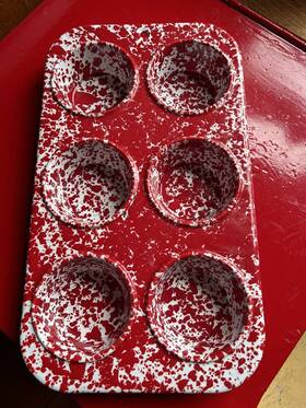 D70rm Crow Canyon Muffin Pan Red Marble