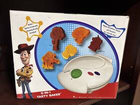 Disney 689076817653 Tasty Baker 5-1 Toy Story Cib