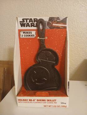 Galerie 768395546809 Star Wars Holiday Bb-8 Baking Skillet With Chocolate Flavored Chip Cookie Mix