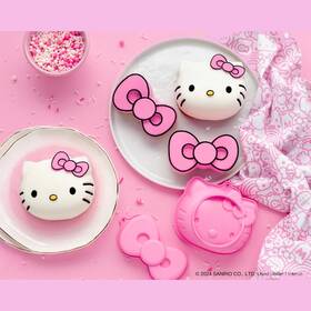 Hk-m22mnck Handstand Kitchen Hello Kitty Mini Cake Making Set 7-piece 2 Silicone Molds Wisk Spatula And More