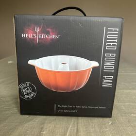 Hk-707-or Hell S Kitchen Brand New Fluted Bundt Pan Serve Store Reheat Stone Oven Safe