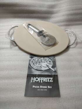 337945 Hoffritz 1990s Chef 15 Inch Baking Pizza Stone With Cutter And Care Sheet Vintage
