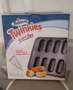 Hostess 864211005663 Nib Twinkes Bake Set Including Pastry Bag And Recipe Booklet