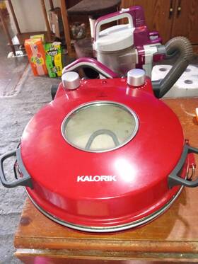 Pzm43618 Kalorik Hot Stone Pizza Red Electric 12 Inch Round Handled Indoor Oven