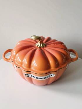 Le Creuset 024147343066 Flamme Doree Pumpkin Cocotte Le Creuset 024147343066 Flamme Doree Pumpkin Cocotte