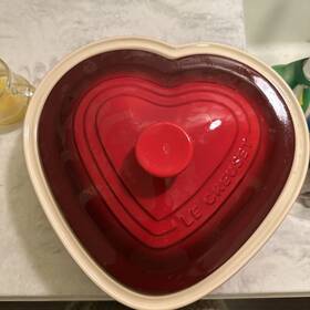 Le Creuset 024147916758 Red Heart Covered Stoneware Baking Dish Le Creuset 024147916758 Red Heart Covered Stoneware Baking Dish