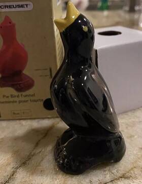 05739 Le Creuset 3 1/2 Inch Pie Bird Baking Funnel /black / New In Box