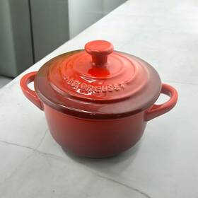 10344 Le Creuset 8 Oz Petite Round Casserole 4 Inch Mini Cocotte Cerise Red Baking Dish