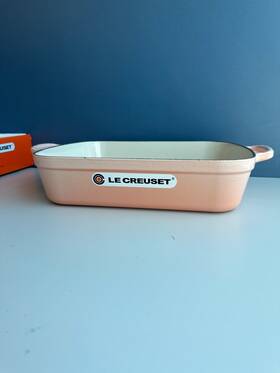 20184033423001 Le Creuset Signature Enameled Cast Iron Rectangular Roasting Pan 5.25 Qt Peach 20184033423001 Le Creuset Signature Enameled Cast Iron Rectangular Roasting Pan 5.25 Qt Peach