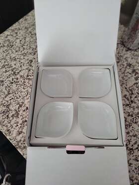 30113 Le Creuset New 4 Pc. Petal Condiment Dishes Cotton White Stoneware Gift Boxed