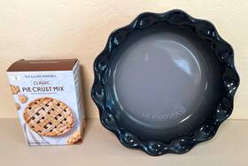 Le Creuset 432511751621 New - Stoneware Heritage Pie Dish- Made In Thailand And Crust Mix Le Creuset 432511751621 New - Stoneware Heritage Pie Dish- Made In Thailand And Crust Mix