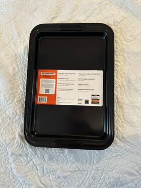 Le Creuset 4600330000200 Nwt Toughened Non-stick Bakeware Swiss Roll Small Sheet Pan Le Creuset 4600330000200 Nwt Toughened Non-stick Bakeware Swiss Roll Small Sheet Pan
