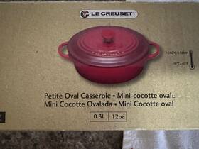 Le Creuset 630870026956 Mini Round Cocotte 12 Oz Stoneware Orange Volcanic New Open Box