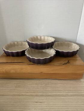 Le Creuset 630870054614 Set Of 4 Mini Tart Dishes 4.25 Inch Dark Purple Cassis Rare New Le Creuset 630870054614 Set Of 4 Mini Tart Dishes 4.25 Inch Dark Purple Cassis Rare New