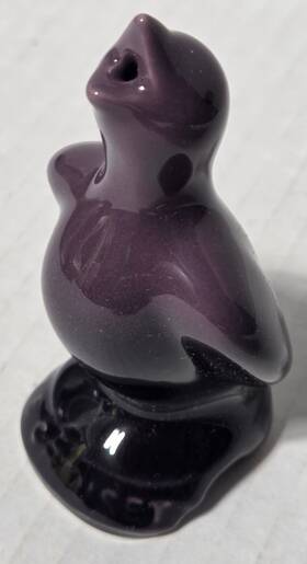 Le Creuset 630870080835 Rare Dark Purple Stoneware Pie Bird Vent Collectible Durable Baking Le Creuset 630870080835 Rare Dark Purple Stoneware Pie Bird Vent Collectible Durable Baking