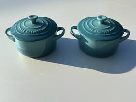 Le Creuset 630870106672 New Stoneware Mini Round Cocottes 8 Oz Blue Set Of 2 With Lids Vtg Le Creuset 630870106672 New Stoneware Mini Round Cocottes 8 Oz Blue Set Of 2 With Lids Vtg