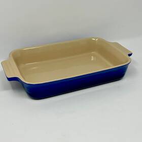 Le Creuset 630870130318 10 Inch X 7 Baking Dish Cobalt Blue Rectangular Handles Stoneware Mint Le Creuset 630870130318 10 Inch X 7 Baking Dish Cobalt Blue Rectangular Handles Stoneware Mint