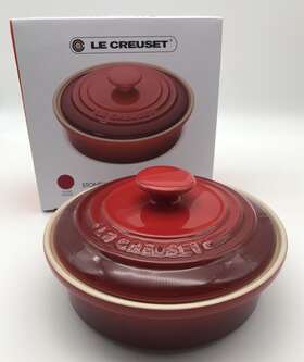 Le Creuset 630870145381 Stoneware Camembert Brie Cheese Baker With Lid 22 Oz Red Cerise New