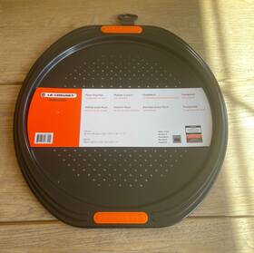 Le Creuset 630870168519 Non-stick Metal Bakeware Pizza Tray Pan New