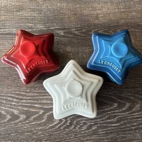 Le Creuset 630870187749 Set Of 3 6 Oz Star Shaped Ramekins Never Used Cerise And Marseille