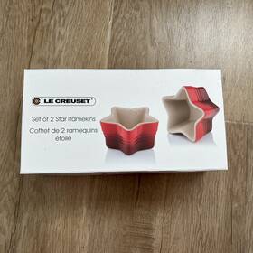 Le Creuset 630870190190 Star Ramekins Set Of 2 Red Nwt Le Creuset 630870190190 Star Ramekins Set Of 2 Red Nwt