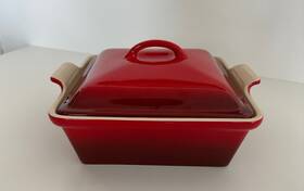 Le Creuset 630870196116 2.5- Quart Covered Square Casserole - Cerise
