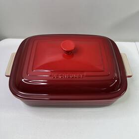 Le Creuset 630870214971 12.5 Inch Rectangular Casserole Dish With Lid 4.5 Quart . Cerise Red