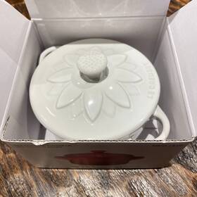 Le Creuset 630870319713 White Mini Sunflower Relief Cocotte 8oz /250ml Stoneware