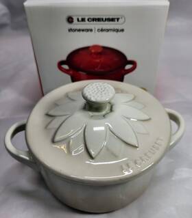 Le Creuset 630870319737 Meringue Mini Sunflower Relief Cocotte 8oz Stoneware Nib