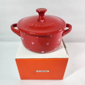 Le Creuset 630870331890 Classic 10 Cm Mini Cocotte Casserole Red With Pink Hearts New Open Box