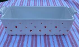 Le Creuset 630870331913 Lftamour Collection Stoneware Loaf Pan 9 X 5 White With Heart Decal Le Creuset 630870331913 Lftamour Collection Stoneware Loaf Pan 9 X 5 White With Heart Decal
