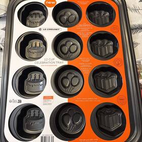 Le Creuset 630870346795 12-cup Muffin Or Cupcake Birthday Party Celebration Baking Tray New Le Creuset 630870346795 12-cup Muffin Or Cupcake Birthday Party Celebration Baking Tray New