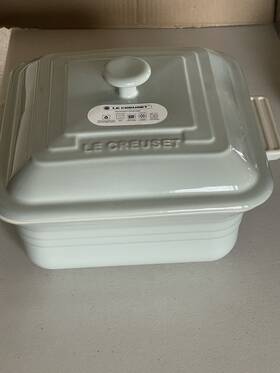71004300211014mxr Le Creuset Stoneware Classic Covered Square Casserole In Pistache 3l Second
