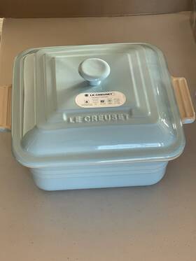 710043077010mxr Le Creuset Stoneware Classic Covered Square Casserole In Sky Blue 3l Second
